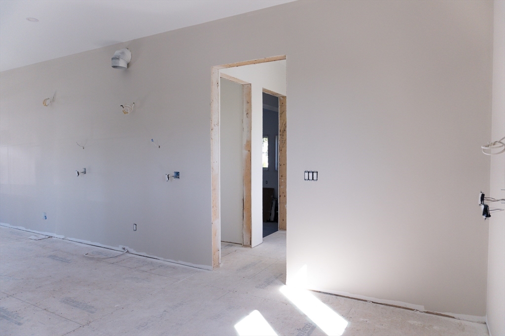 4 Oneil Way Saugus, MA 01906 - Photo 10 of 42