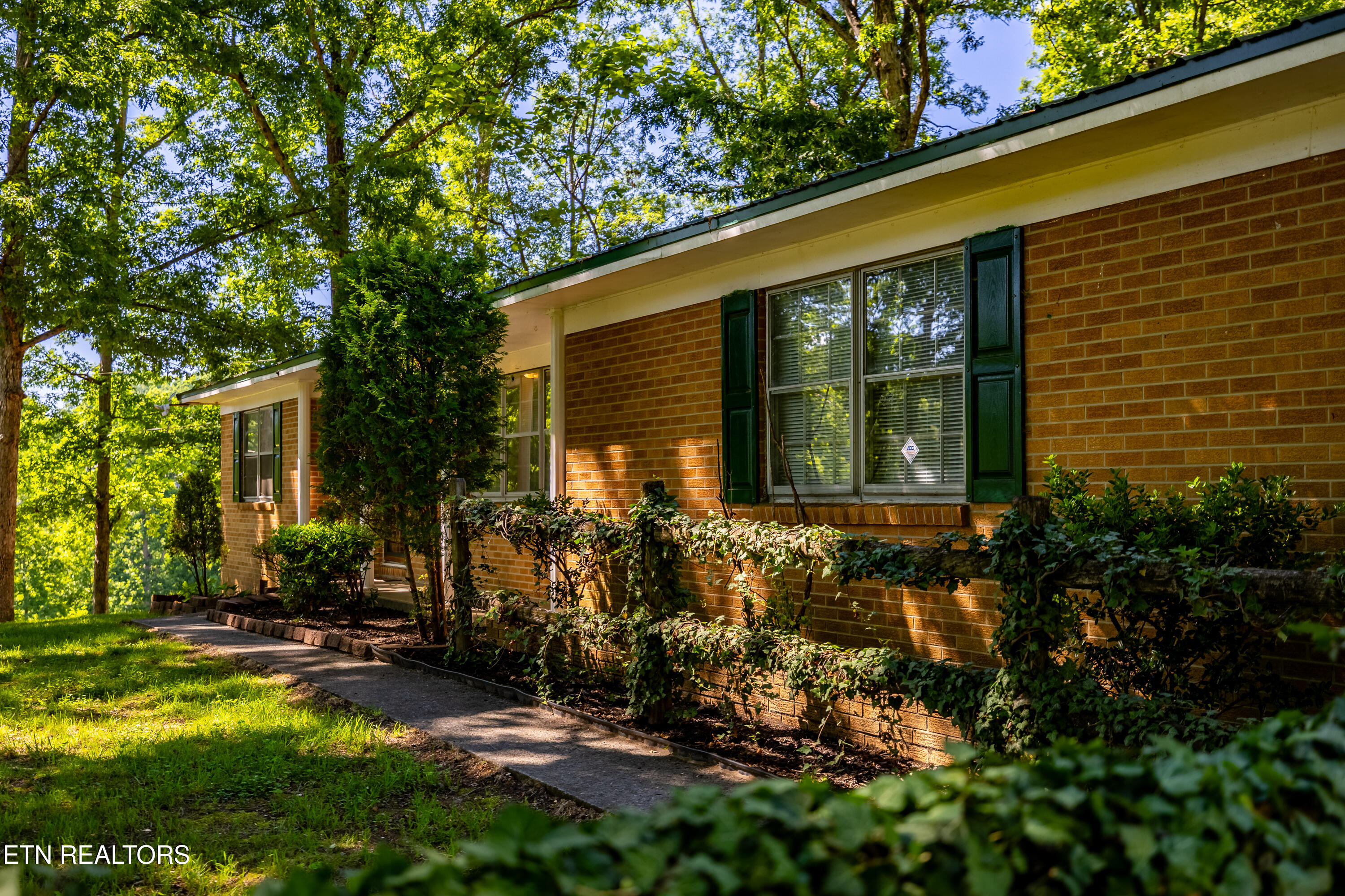 8518CoppockRd-40