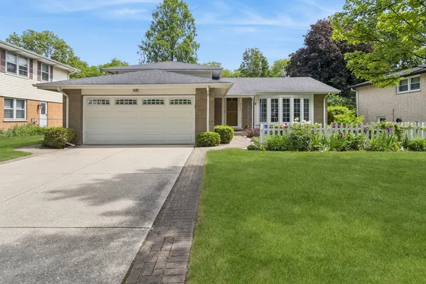 $501,000 | 2012 Cayuga Lane, Mount Prospect, IL 60056