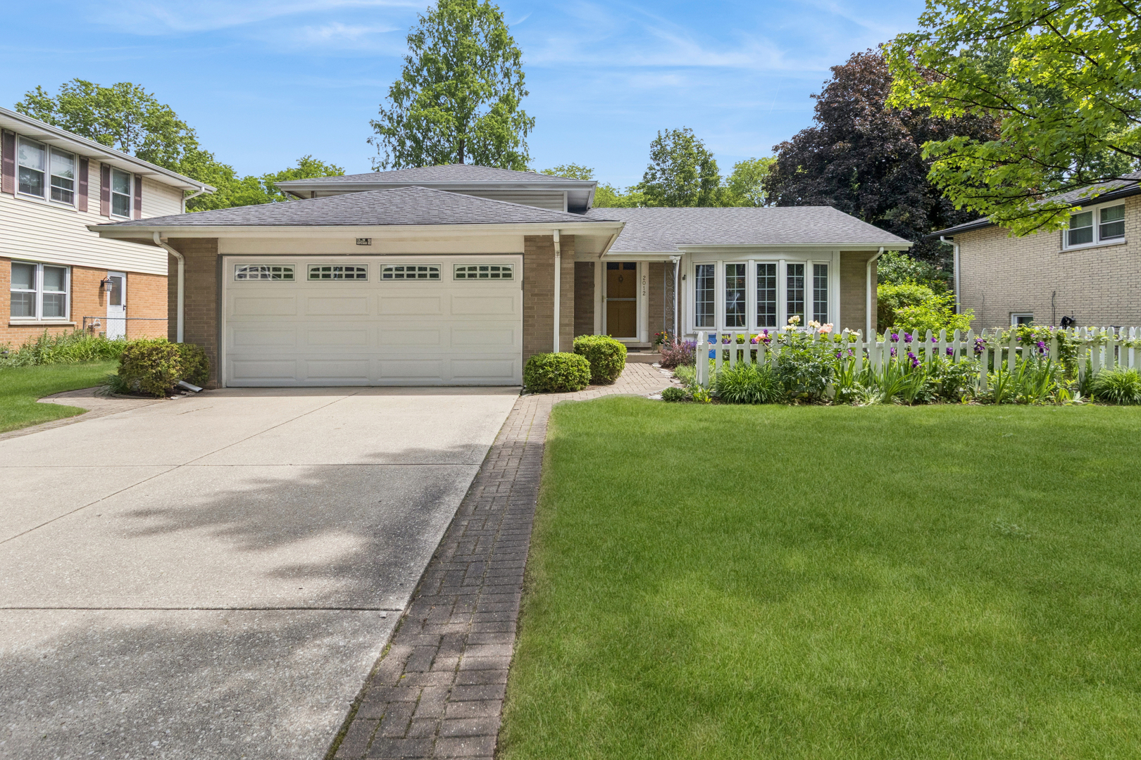 2012 Cayuga Lane Mount Prospect, IL 60056 - Photo 1 of 24