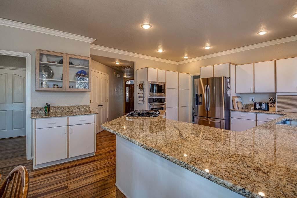 135 Ridgecrest Drive Klamath Falls, OR 97601 - Photo 8 of 39 135ridgecrest-08