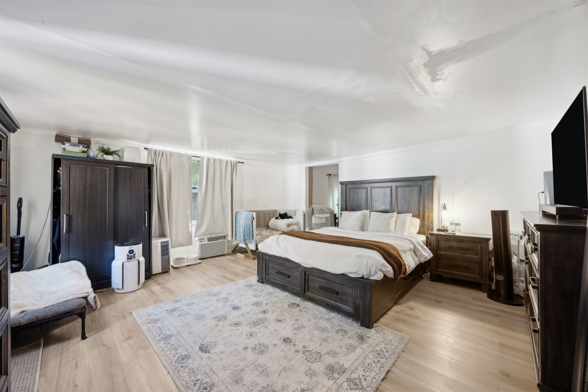 15461 Dewanna Road Jacksonville, FL 32218 - Photo 14 of 27 a bed room with a bed and a television