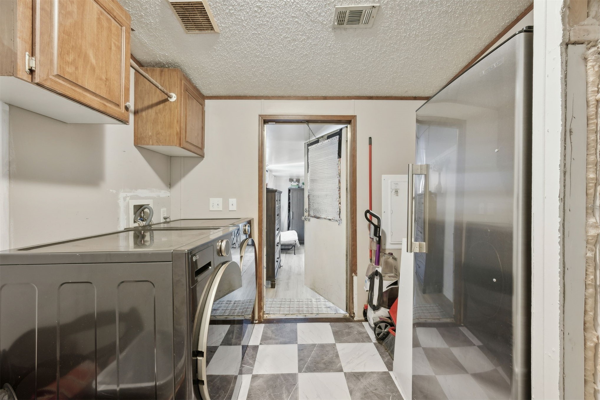 15461 Dewanna Road Jacksonville, FL 32218 - Photo 15 of 27 a view of a bathroom with a sink and mirror