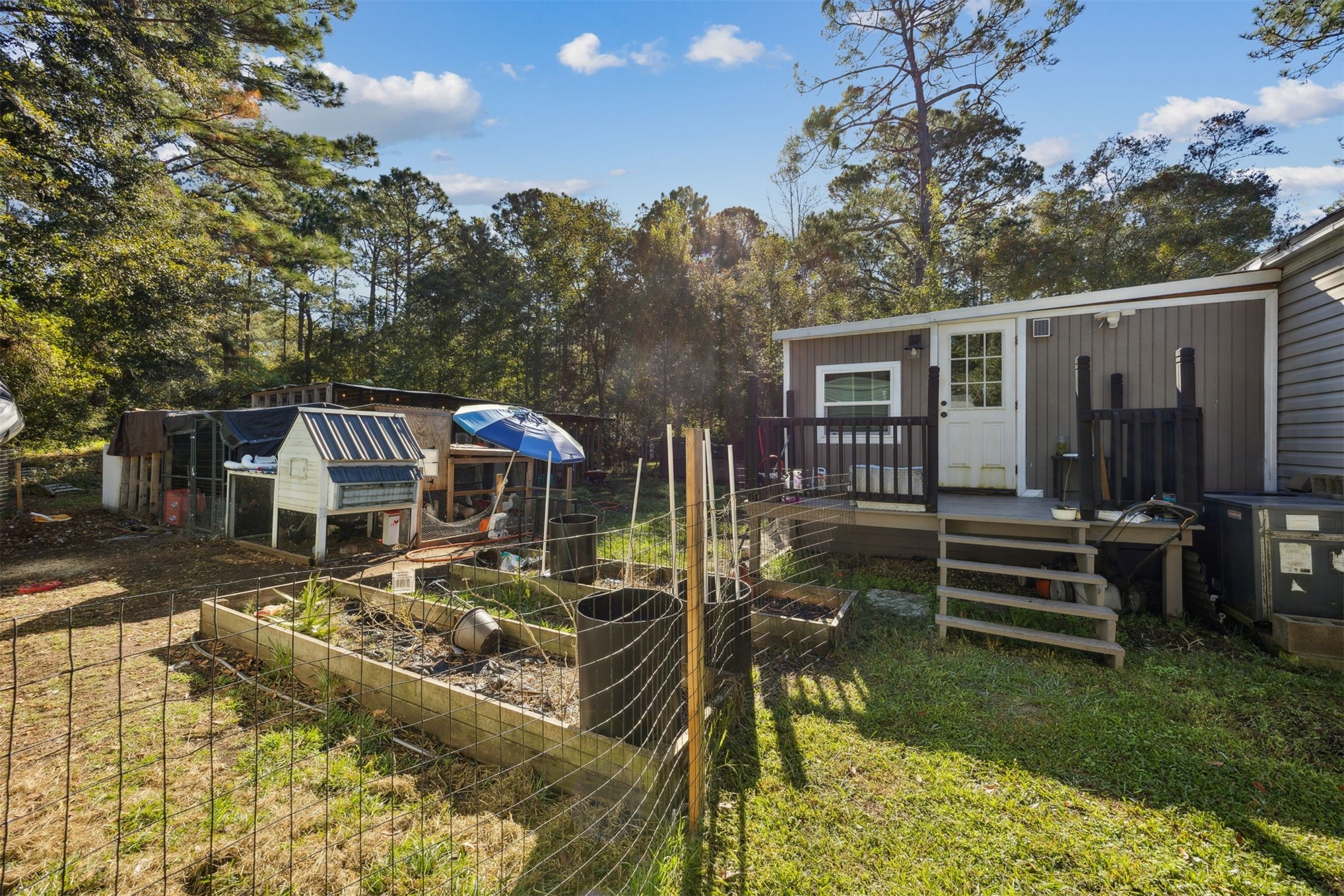 15461 Dewanna Road Jacksonville, FL 32218 - Photo 23 of 27 a view of a house with backyard and sitting area