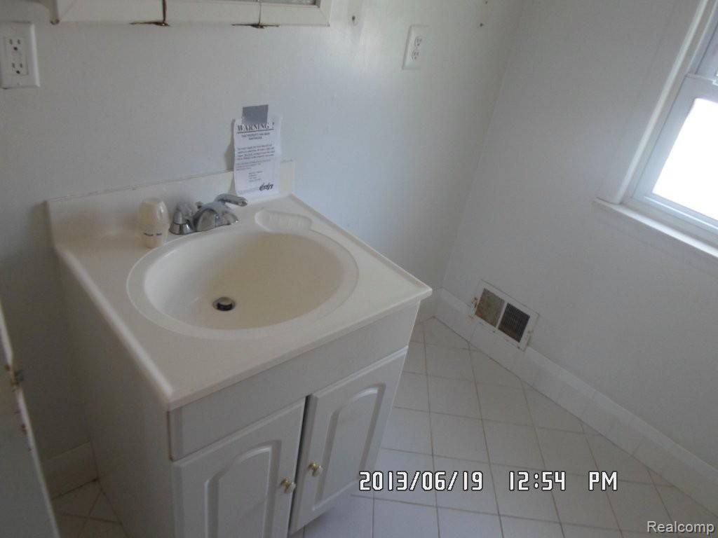 7012 Toepfer Road Warren, MI 48091 - Photo 21 of 24 SAM_1654.JPG