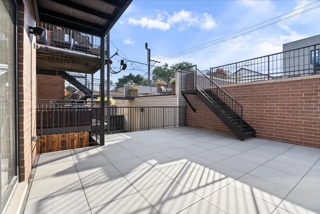 $1,350,000 | 3036 North Sheffield Avenue, Unit 1S, Chicago, IL 60657