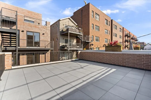 $1,350,000 | 3036 North Sheffield Avenue, Unit 1S, Chicago, IL 60657