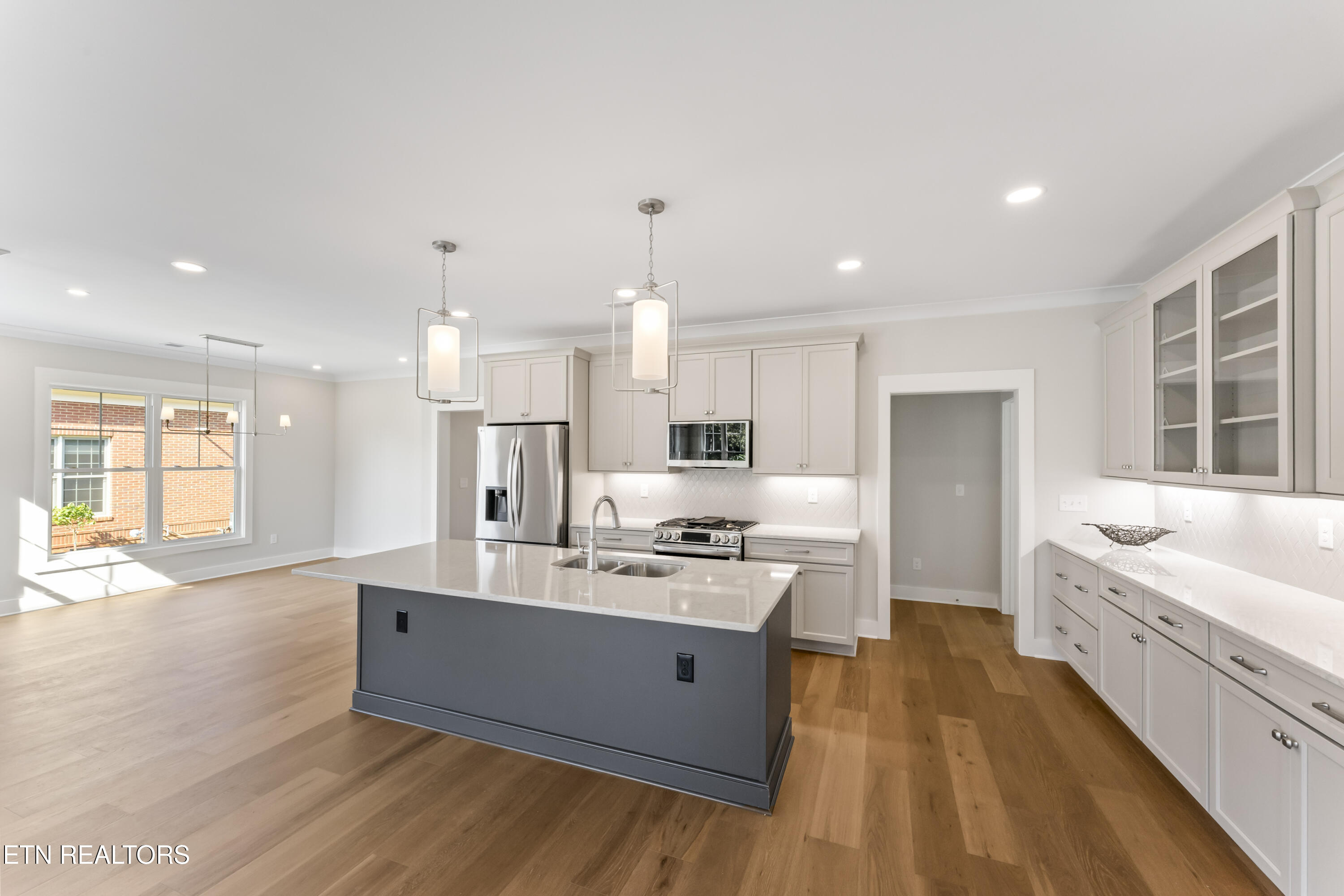 85 Royal Troon Circle Oak Ridge, TN 37830 - Photo 10 of 54 Kitchen & Dining Area