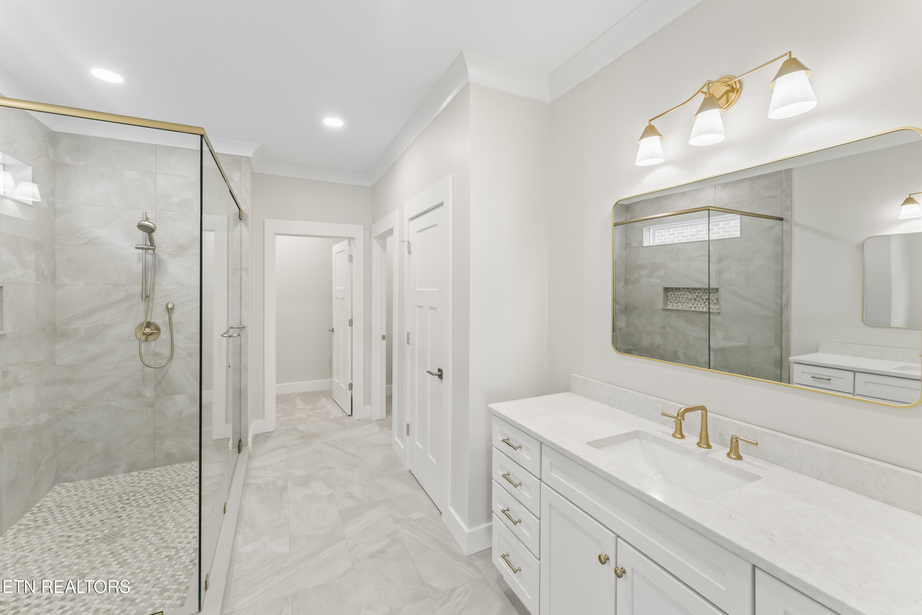 85 Royal Troon Circle Oak Ridge, TN 37830 - Photo 15 of 54 Elegance in the MBA