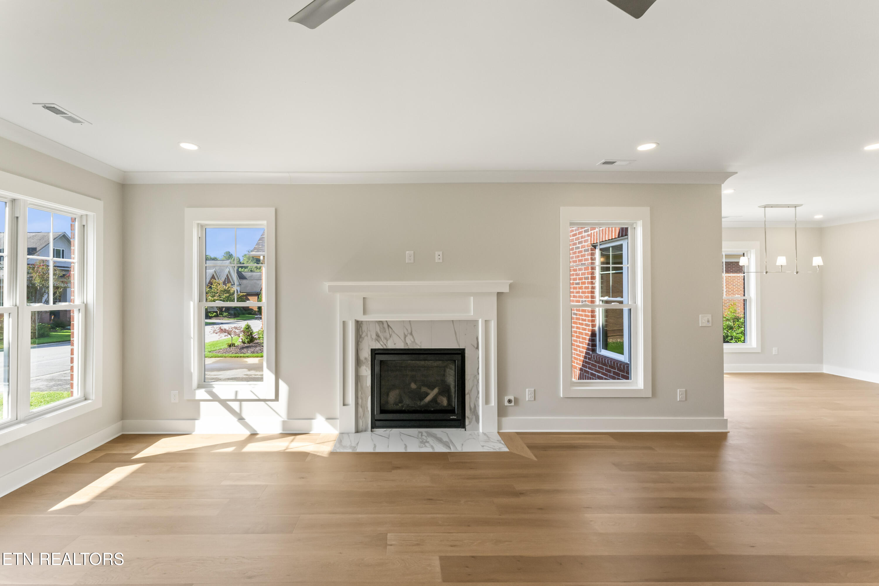 85 Royal Troon Circle Oak Ridge, TN 37830 - Photo 4 of 54 Gas fireplace