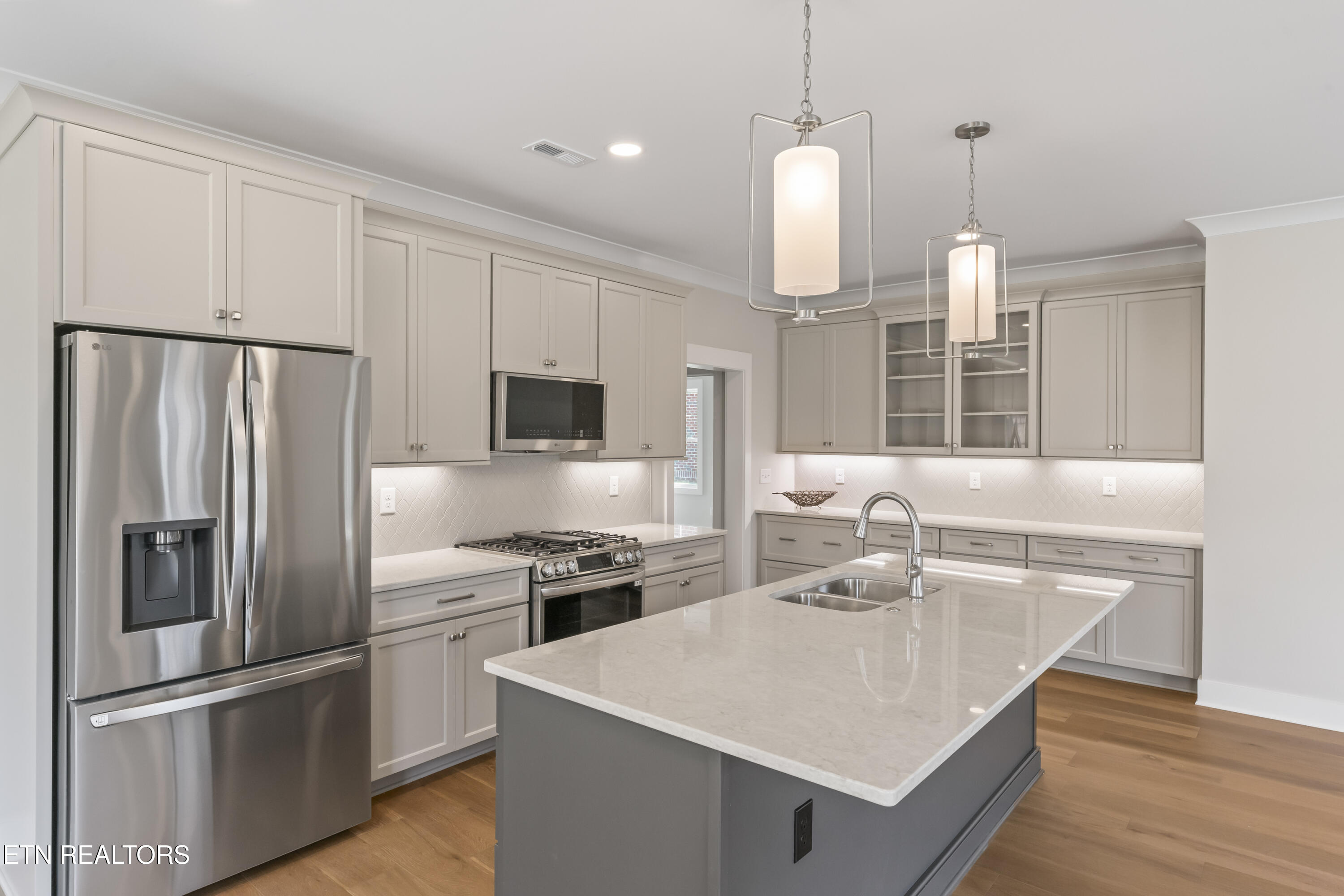 85 Royal Troon Circle Oak Ridge, TN 37830 - Photo 7 of 54 Large work space on Kitchen Island