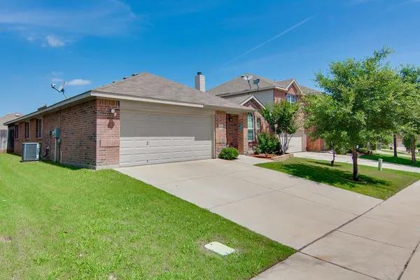 $2,100 | 12524 Panorama Drive, Fort Worth, TX 76028
