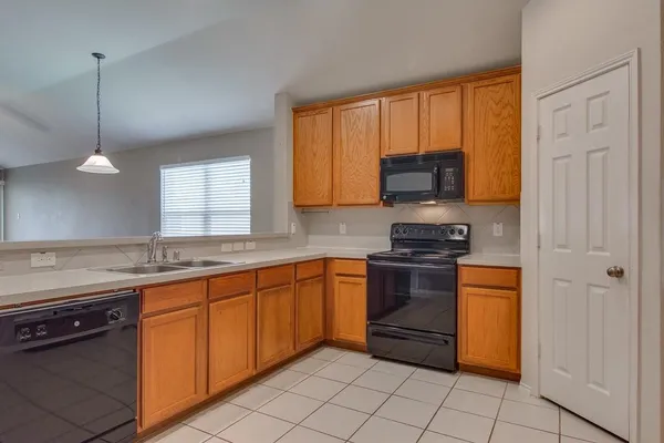$2,100 | 12524 Panorama Drive, Fort Worth, TX 76028