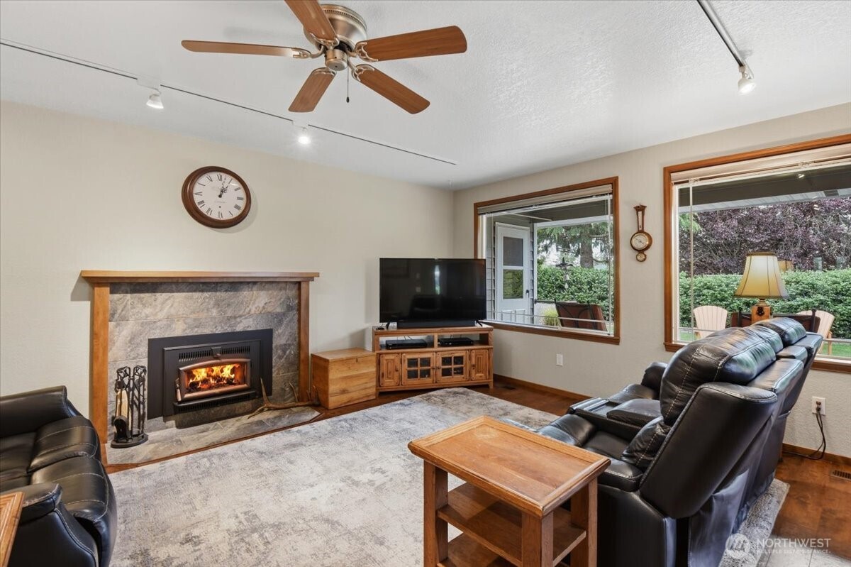 1123 Southwest Kalama Loop Oak Harbor, WA 98277 - Photo 11 of 34