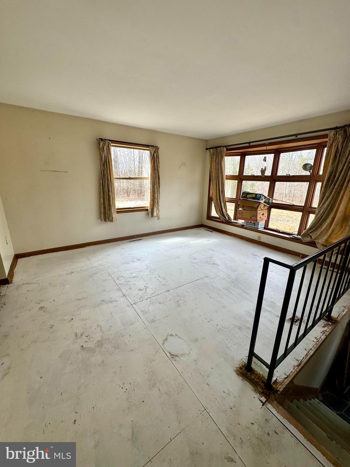 3603 Muddy Creek Road Edgewater, MD 21037 - Photo 18 of 20 an empty room with windows