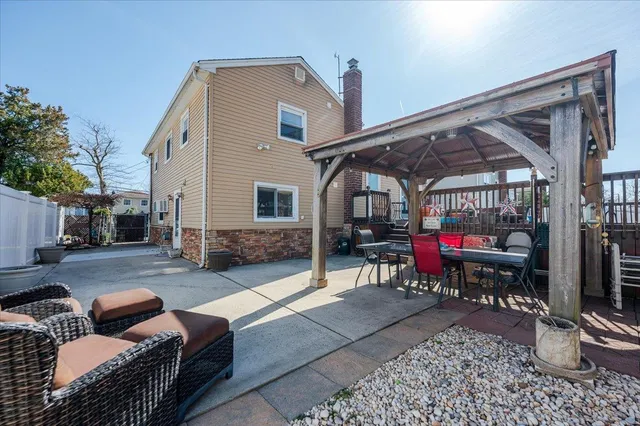 $1,050,000 | 22 Cheshire Road, Inwood, NY 11096