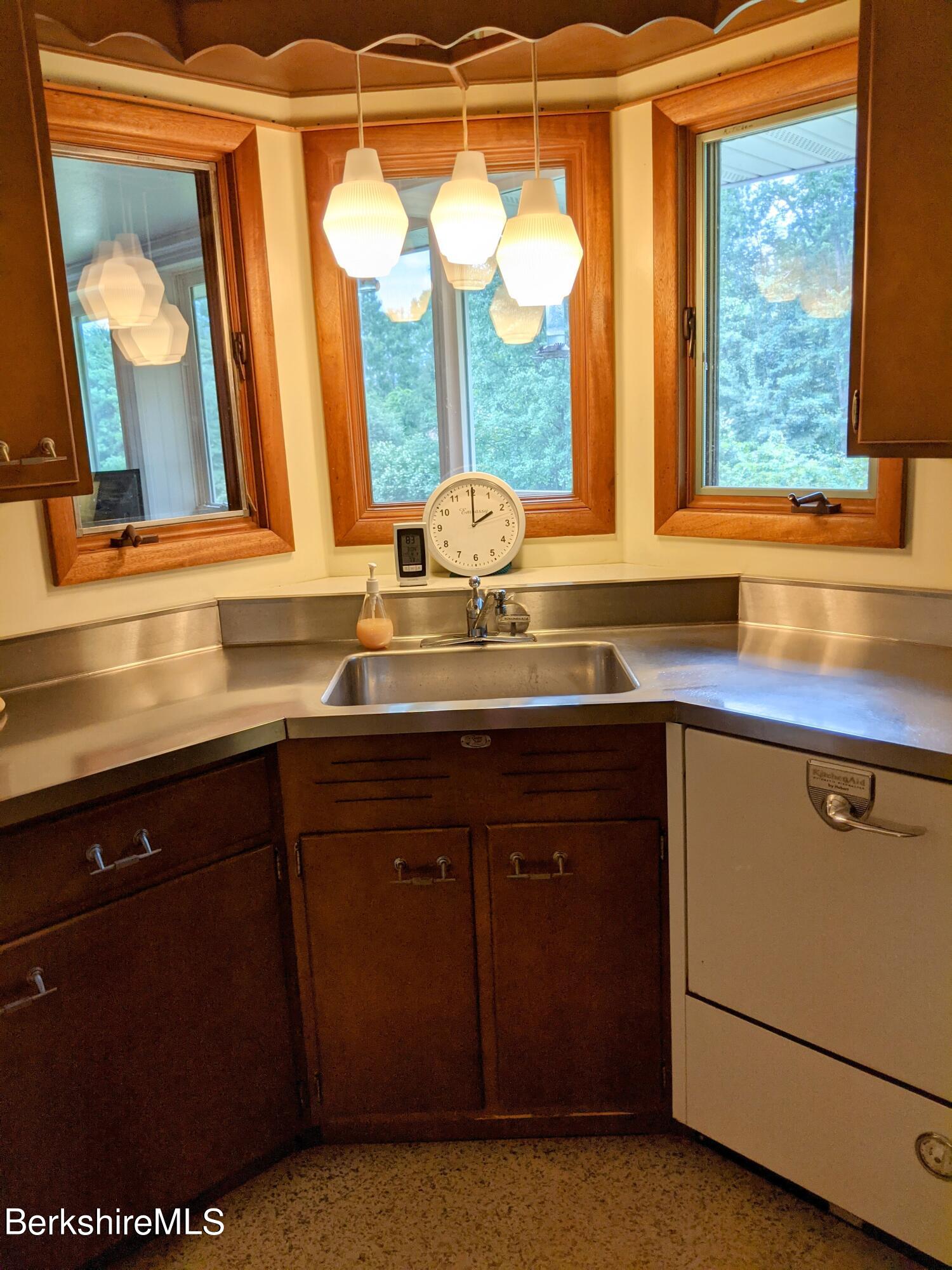 141 Kittredge Road Pittsfield, MA 01201 - Photo 7 of 36 PXL_20210710_175543492_2