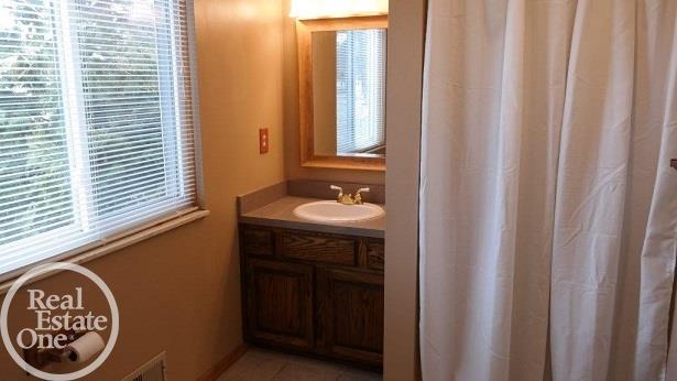 8560 Waumegah Road Clarkston, MI 48348 - Photo 10 of 30
