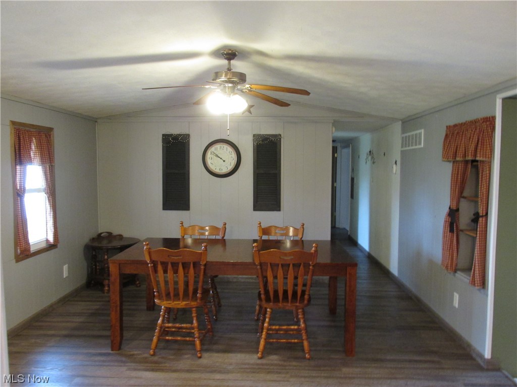 3272 Pike Road St. Marys, WV 26170 - Photo 6 of 16 Dining area
