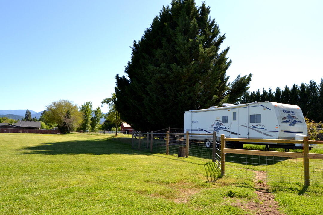 2821 South River Road Grants Pass, OR 97527 - Photo 41 of 51 Plenty of TV parking
