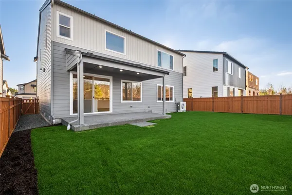 a view of an house with backyard and garden