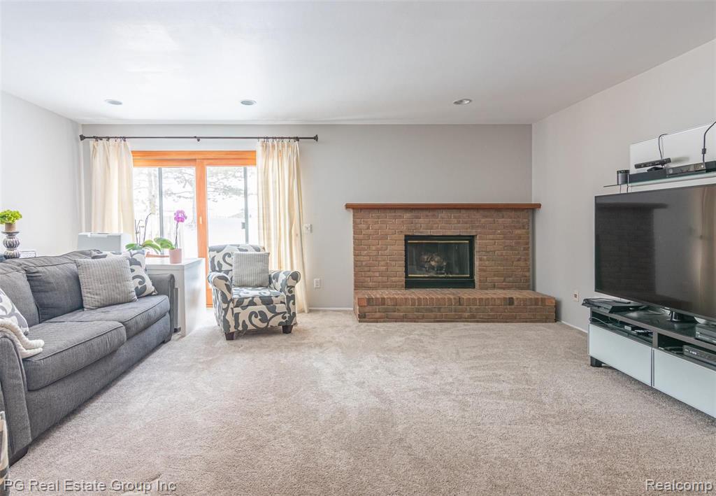 554 Tennyson Rochester Hills, MI 48307 - Photo 6 of 28