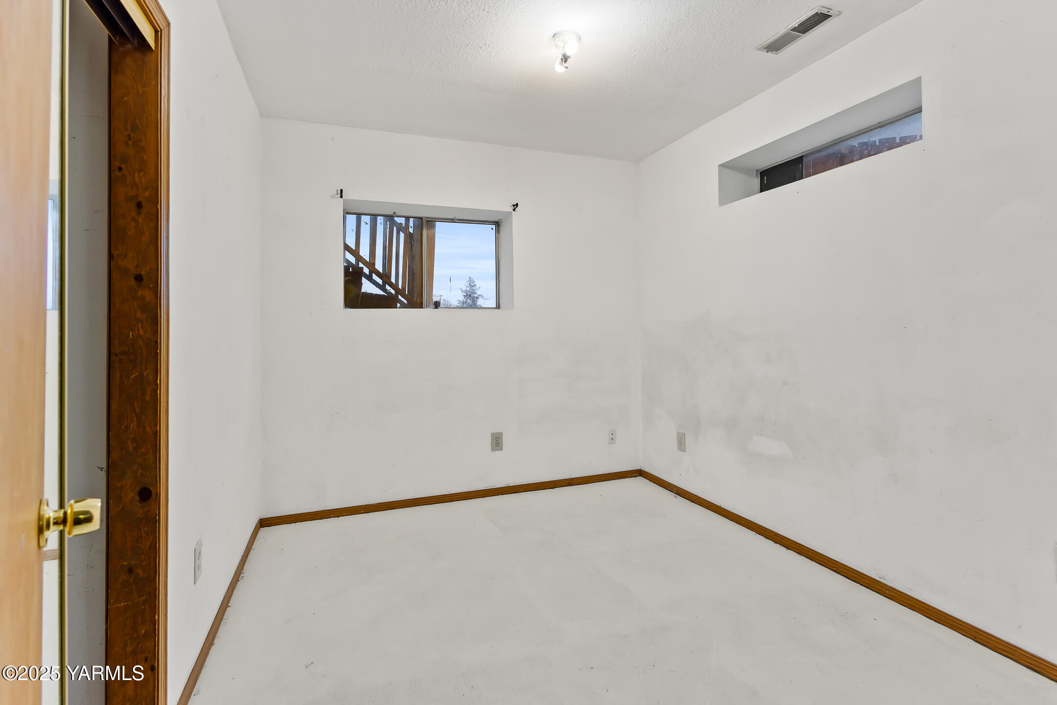 171 West Taylor Road Selah, WA 98942 - Photo 20 of 37 a view of an empty room