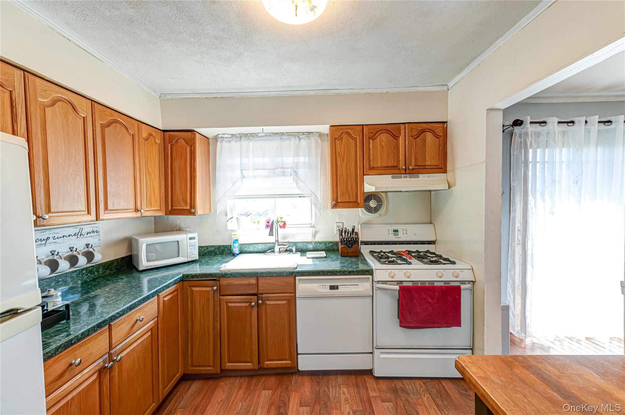 33 Soloff Road Massapequa, NY 11758 - Photo 22 of 42