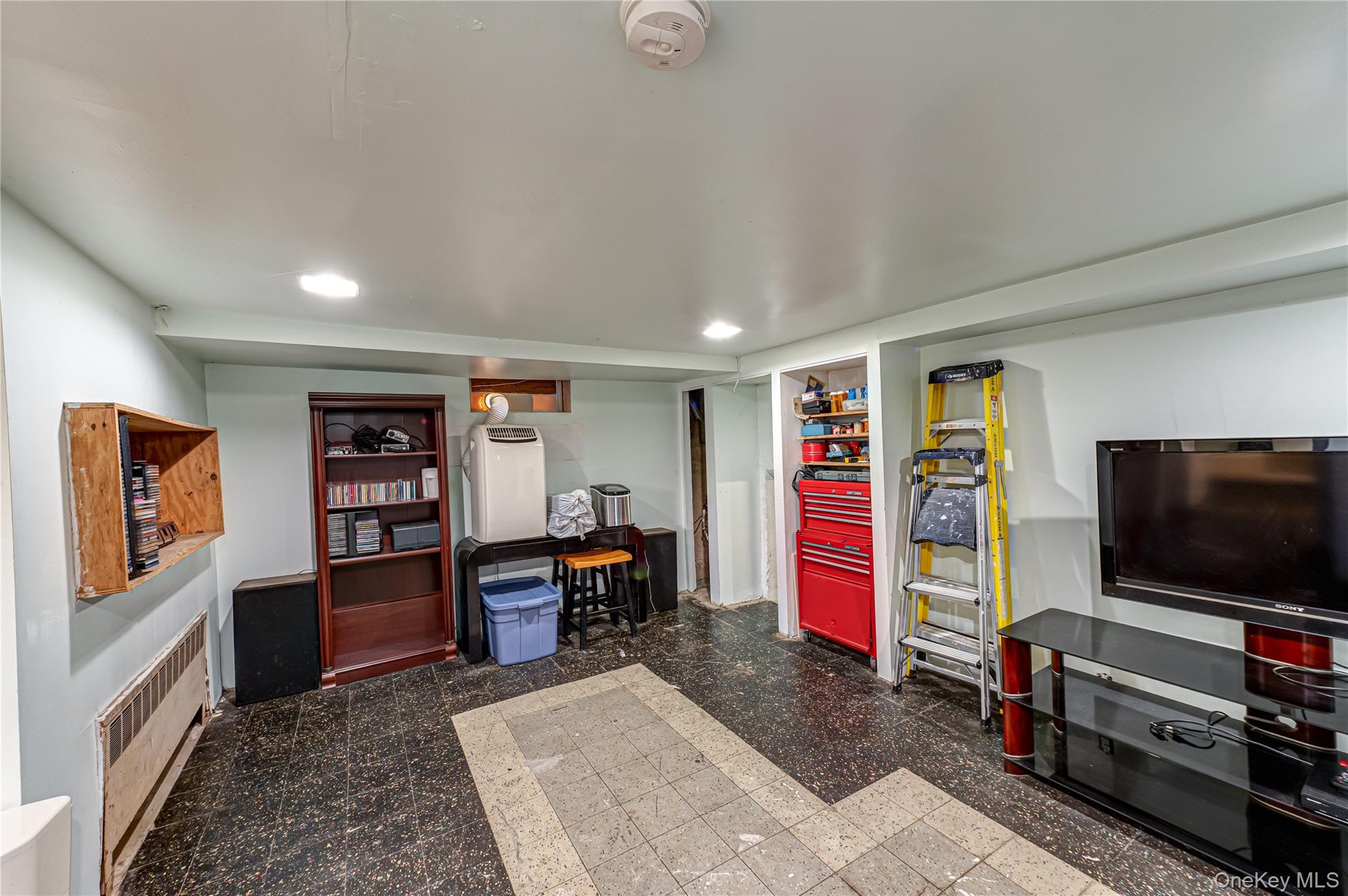 33 Soloff Road Massapequa, NY 11758 - Photo 23 of 42