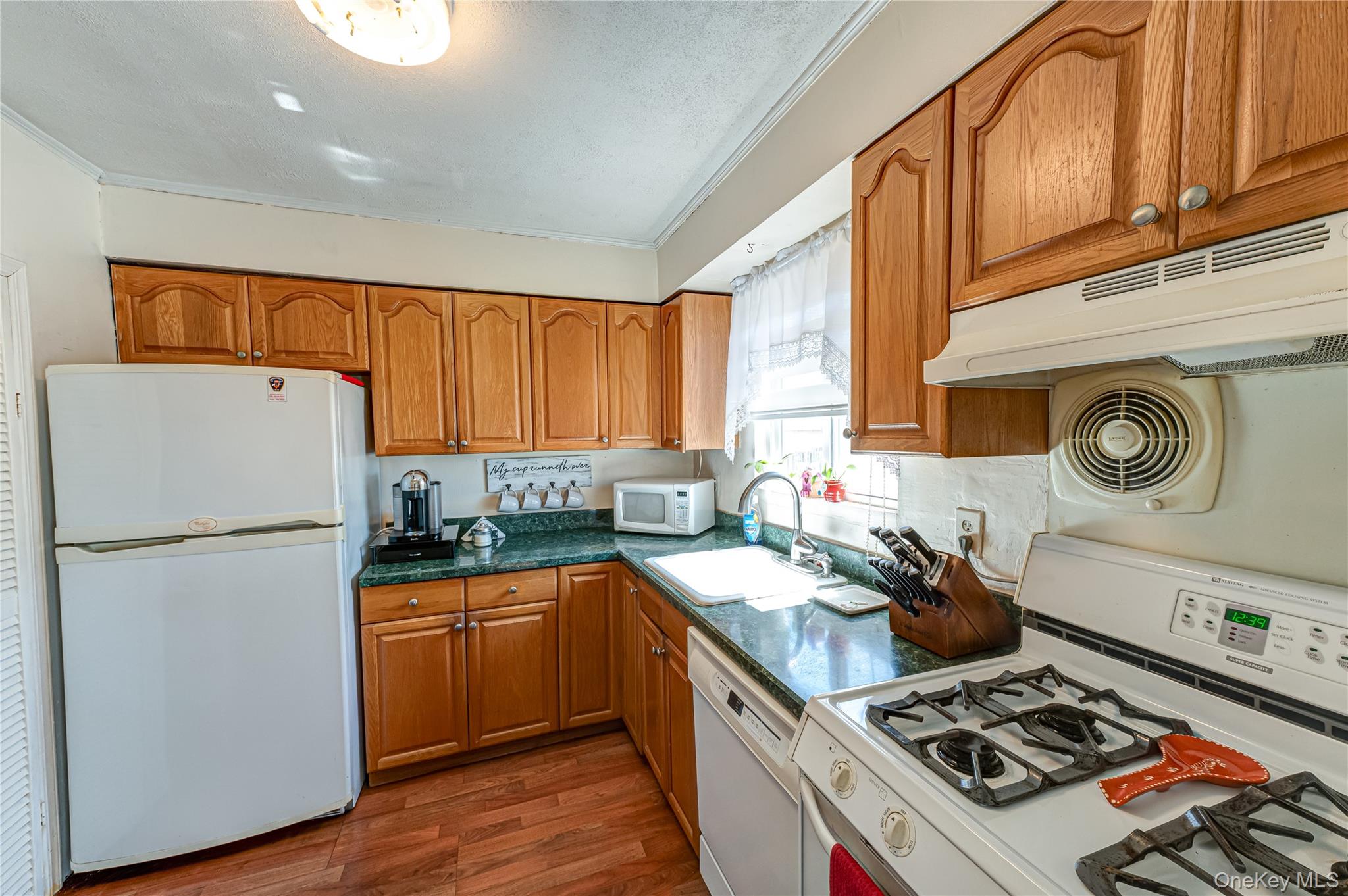 33 Soloff Road Massapequa, NY 11758 - Photo 32 of 42