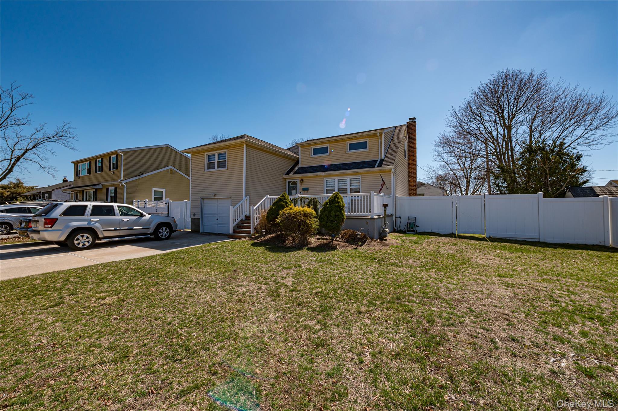 33 Soloff Road Massapequa, NY 11758 - Photo 4 of 42