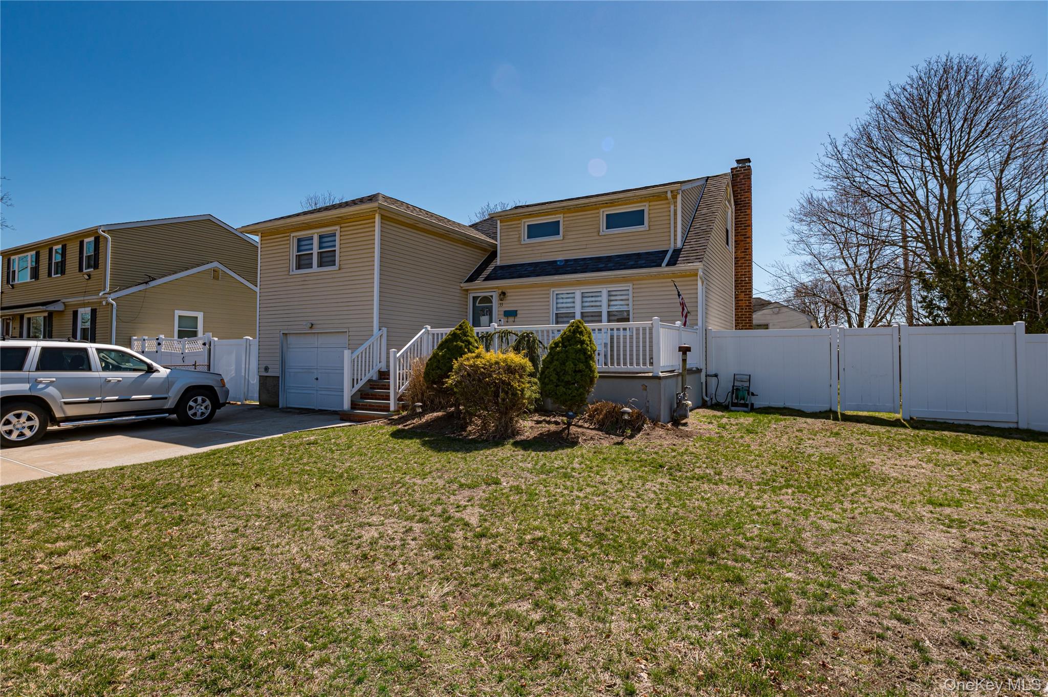 33 Soloff Road Massapequa, NY 11758 - Photo 5 of 42