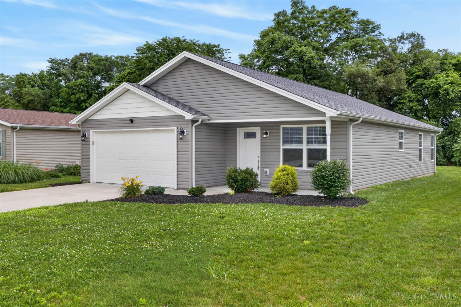 605 Diamond Loop Middletown, OH 45044 - Photo 2 of 35