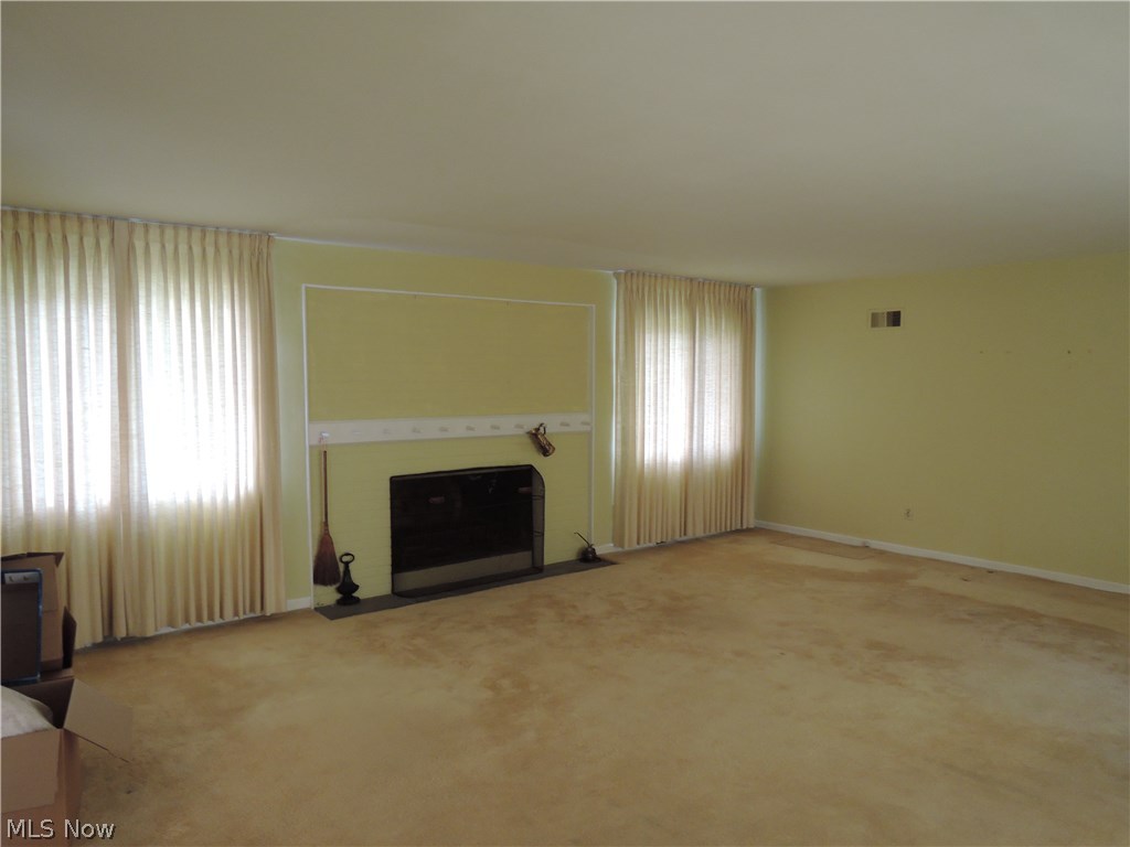 215 Warner Road Southeast Hubbard, OH 44425 - Photo 13 of 32 Gallery Image 13