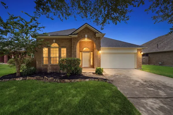 $2,650 | 4207 Canterbury Park Lane, Pearland, TX 77584
