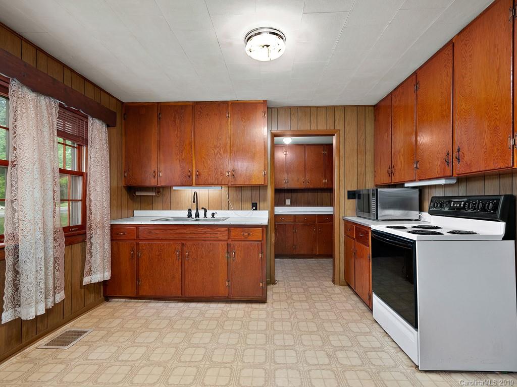 598 Thompson Cove Road Clyde, NC 28721 - Photo 8 of 21