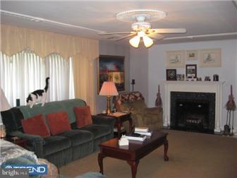 512 Collins Drive Springfield, PA 19064 - Photo 2 of 12 Living Room