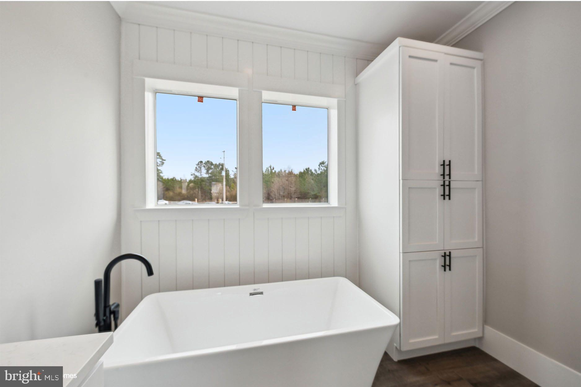17810 Tyler Station Road Beaverdam, VA 23015 - Photo 6 of 11 a bathroom with bathtub and window