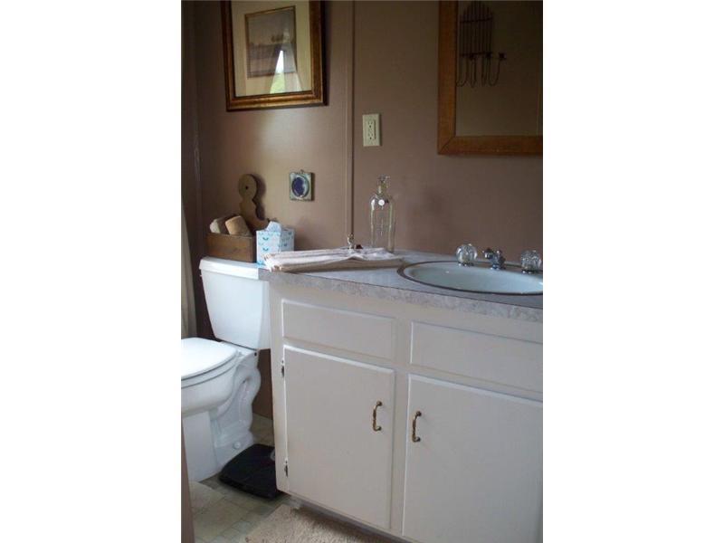 26 Oak Street Springvale, ME 04083 - Photo 27 of 32 Bathroom.