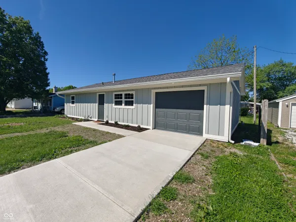 $194,900 | 407 Eberhart Drive, Shelbyville, IN 46176