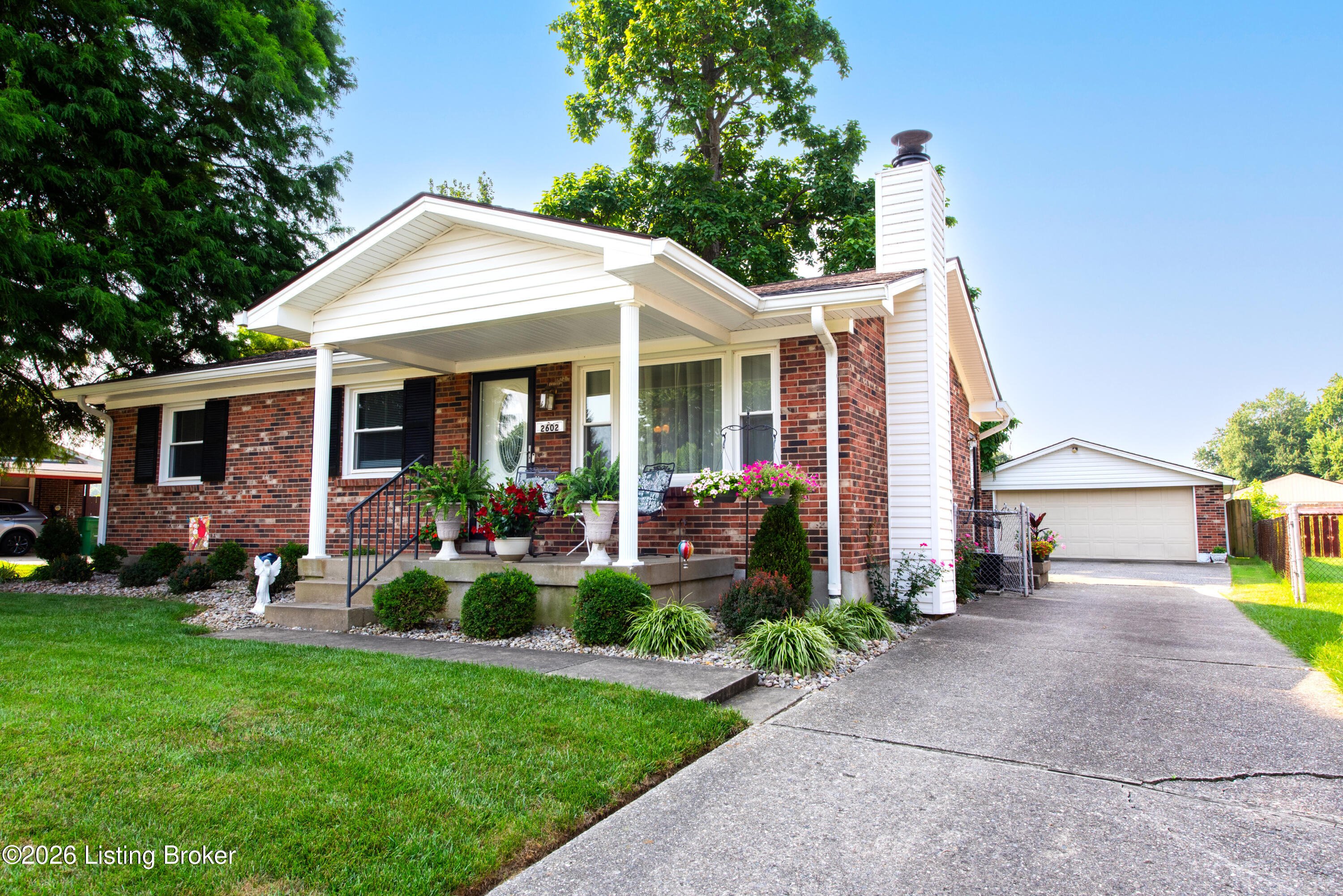 2602 Alps Road Louisville, KY 40216 - Photo 3 of 41 3085