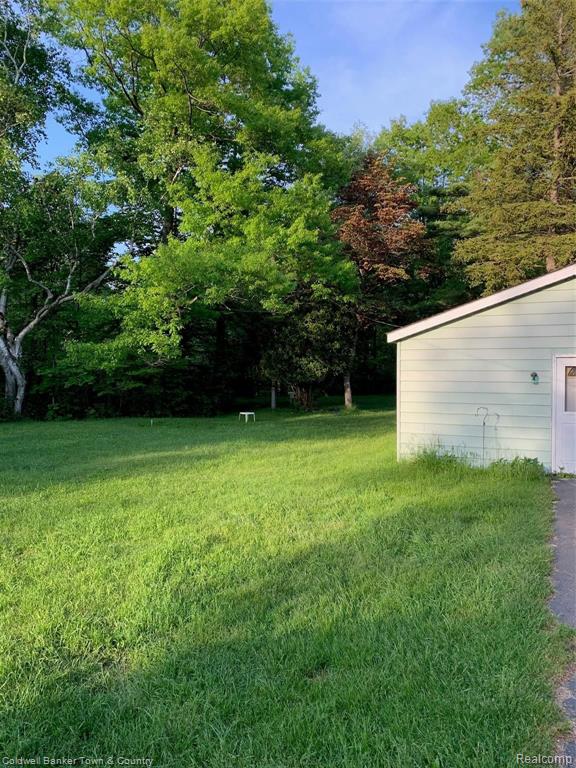 3925 Lakeshore Road Lexington, MI 48450 - Photo 7 of 10