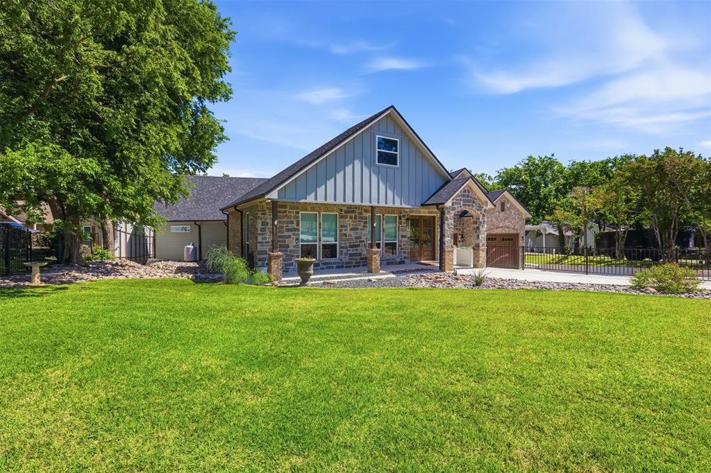 11754 North Court Azle, TX 76020 - Photo 3 of 37