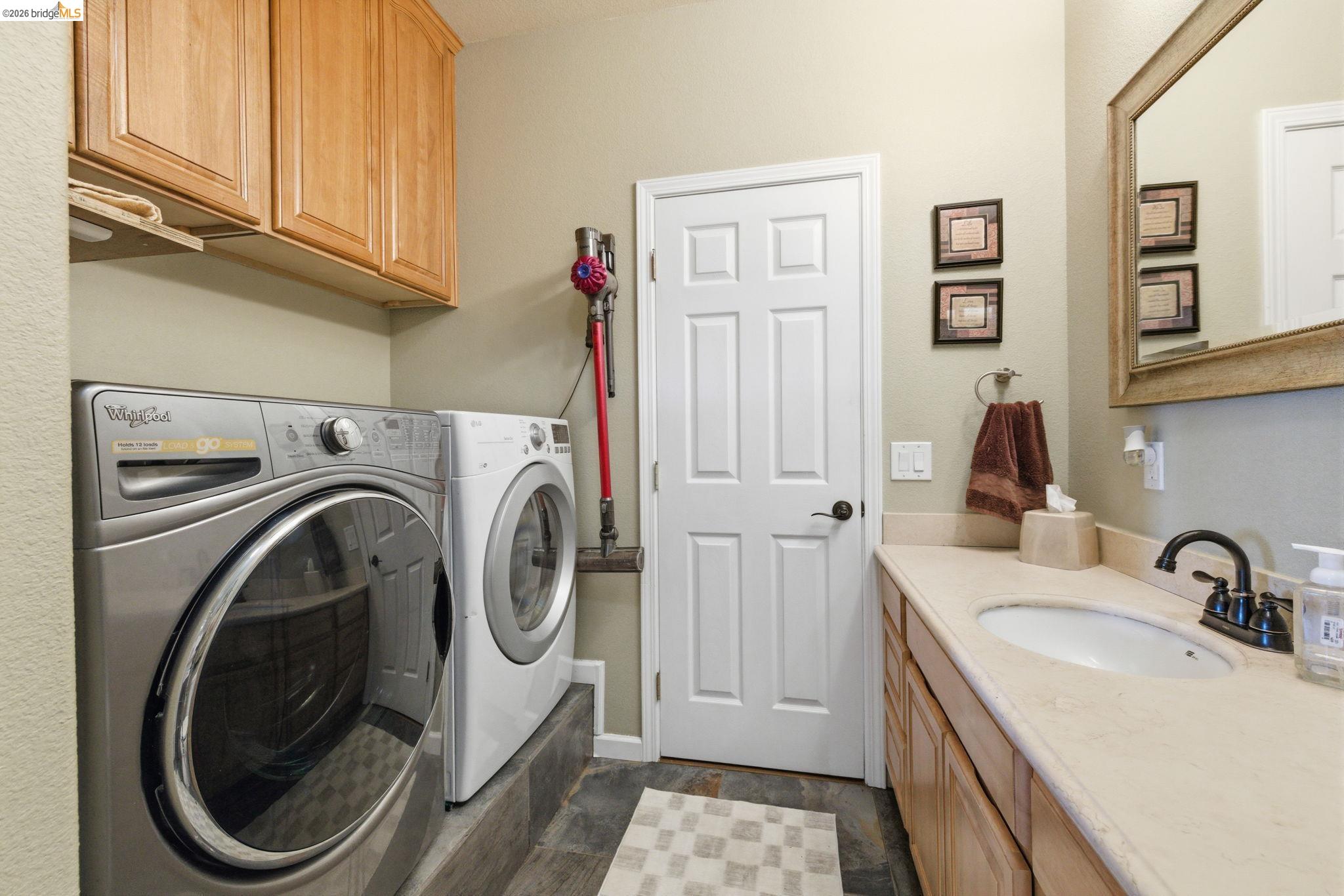 12808 Mammoth Mine Road Jamestown, CA 95327 - Photo 27 of 60 Laundry area with a sink and independent washer and dryer