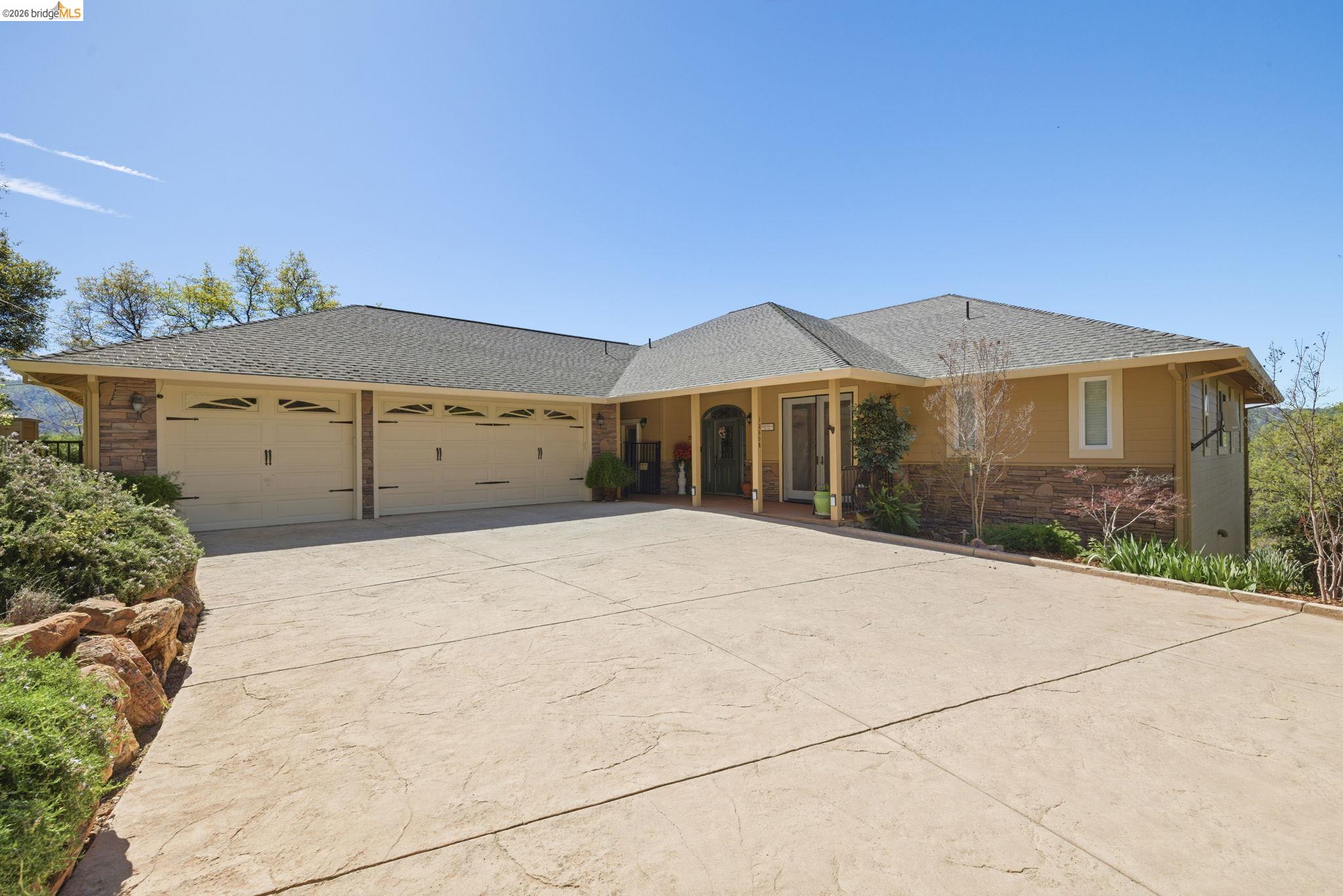 12808 Mammoth Mine Road Jamestown, CA 95327 - Photo 4 of 66 a house with a outdoor space