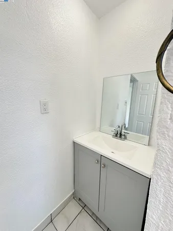 $949,950 | 1725 96th Avenue, Oakland, CA 94603