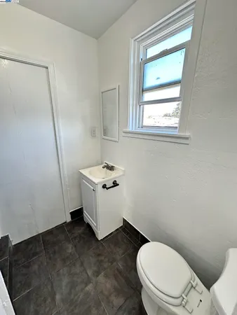 $949,950 | 1725 96th Avenue, Oakland, CA 94603