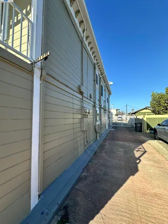 $949,950 | 1725 96th Avenue, Oakland, CA 94603