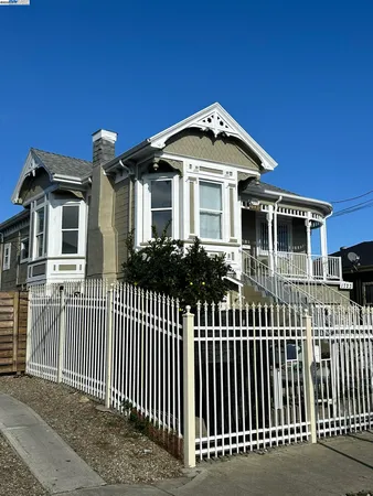 $949,950 | 1725 96th Avenue, Oakland, CA 94603
