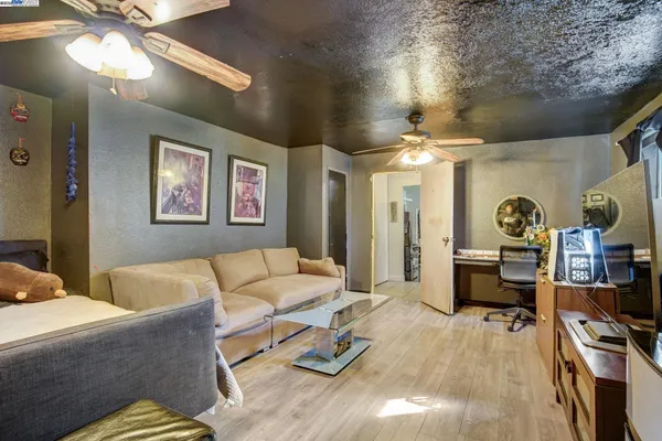 $949,950 | 1725 96th Avenue, Oakland, CA 94603